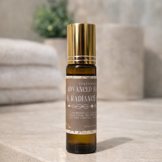 Frasco de sérum facial con tapa dorada sobre fondo neutro — NaturElle Puerto Rico